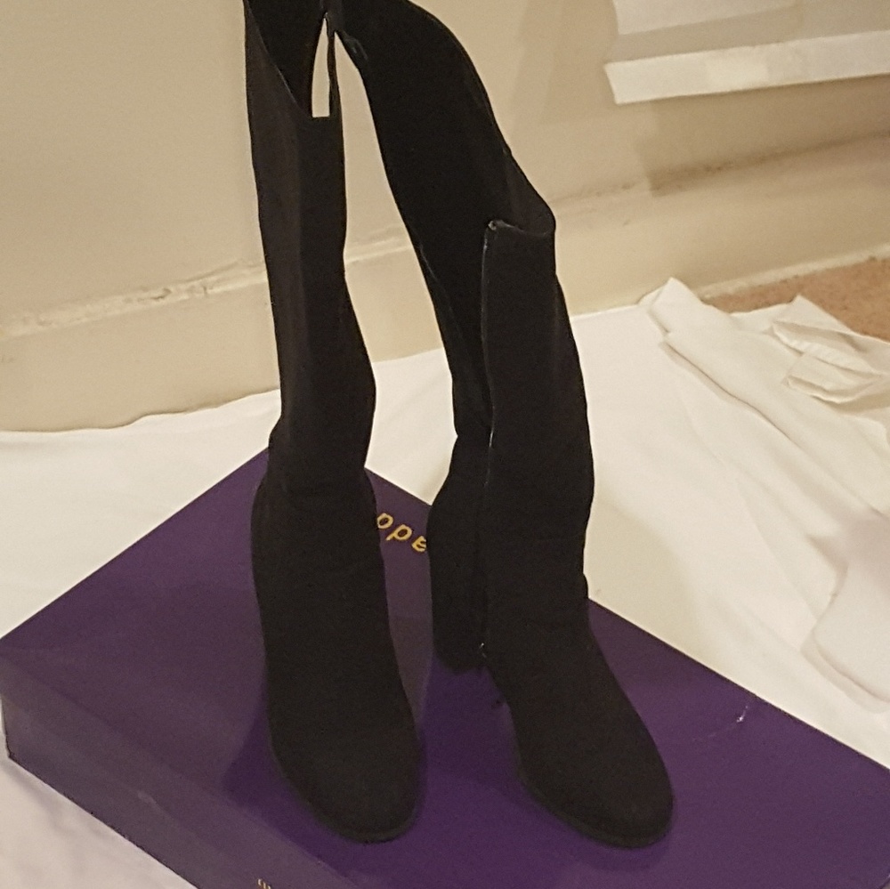 Booties - Picture 3 of 4